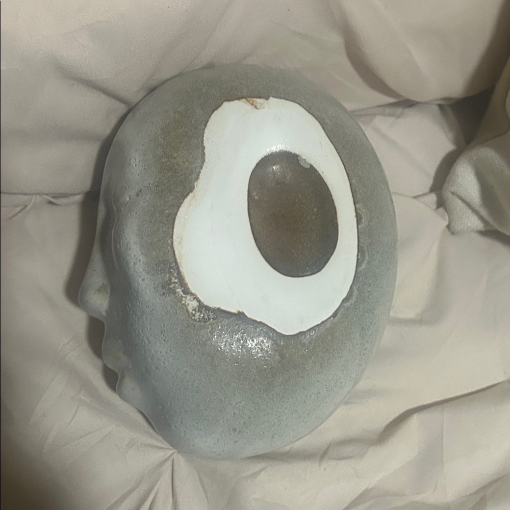 Ceramic Face Sculpture in White planter - Picture 8 of 10